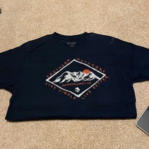 Mens M navy blue tshirt ocean and coast